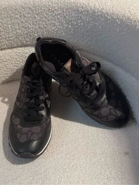 Coach Low Top Sneakers- Like New ( Style Code: G1827)